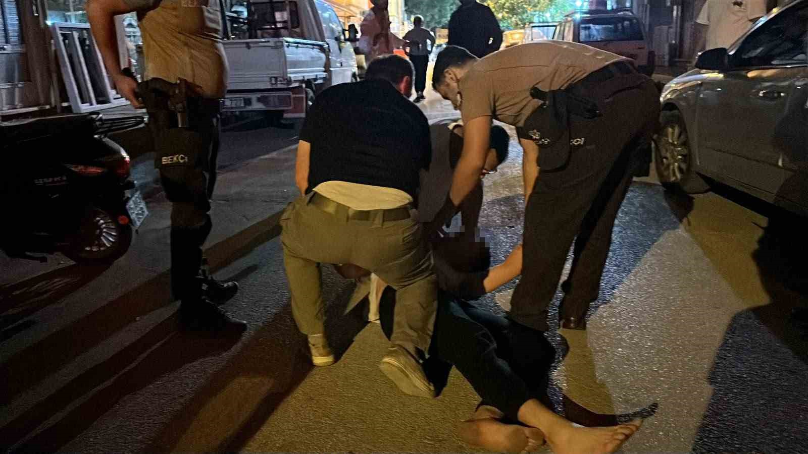 devriyede-kavgaya-denk-gelen-polis-taskinlik-cikartan-2-genci-gozaltina-aldi