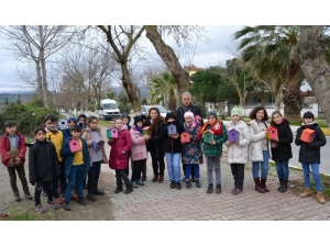 Öğrenciler Kuşlar İçin Ağaçlara Yuva Yaptı