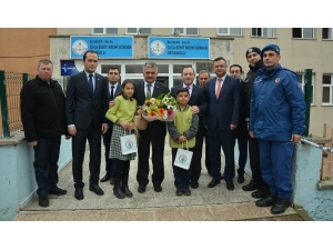 Vali Yazıcı, Ilıca’da Öğrenciler İle Kitap Okudu