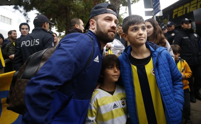 Fenerbahçe'ye Antalya'da Çoşkulu Karşılama
