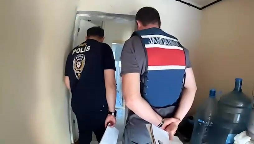 usak-ta-yalim-sorusturmasinda-emniyet-ve-jandarmadan-ortak-operasyon-15-gozalti