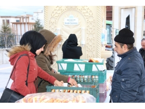 Nevü Öğrencilerine Nevşehir Belediyesinden Sıcak Süt Ve Poğaça İkramı