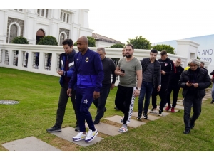 Cuma Namazı Çıkışı Fenerbahçeli Futbolculara Yoğun İlgi