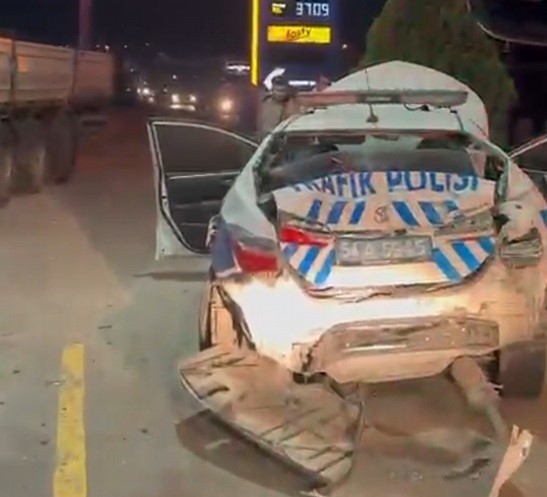 kontrolden-cikan-cekici-biri-polis-otosu-olmak-uzere-3-araca-carpip-akaryakit-istasyonuna-daldi-1-olu