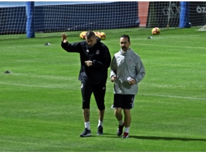 Beşiktaş, Bir Eksikle Hazırlıklarını Sürdürdü