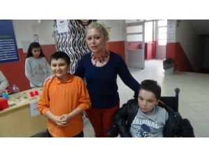 Engelli Öğrenciler Yemen İçin Engel Tanımadılar