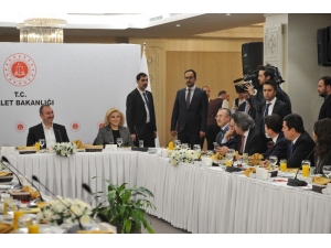 Bakan Gül: "Abd Heyeti Fetö Konusunun Türkiye İçin Öneminin Farkında"