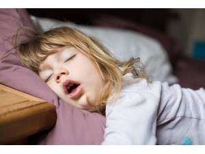 Ağzı Açık Uyuyorsa Dikkat