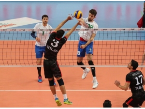 Efeler Yeni Yıla Galibiyetle Başladı