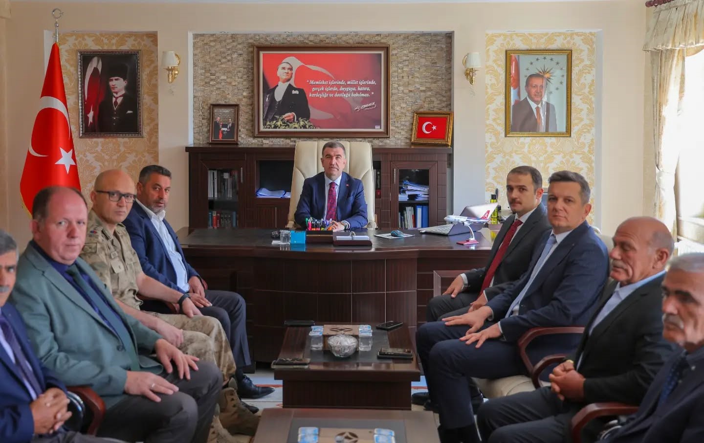 vali-eldivan-dan-kaymakam-yildirim-a-ahat-a-hayirli-olsun-ziyareti