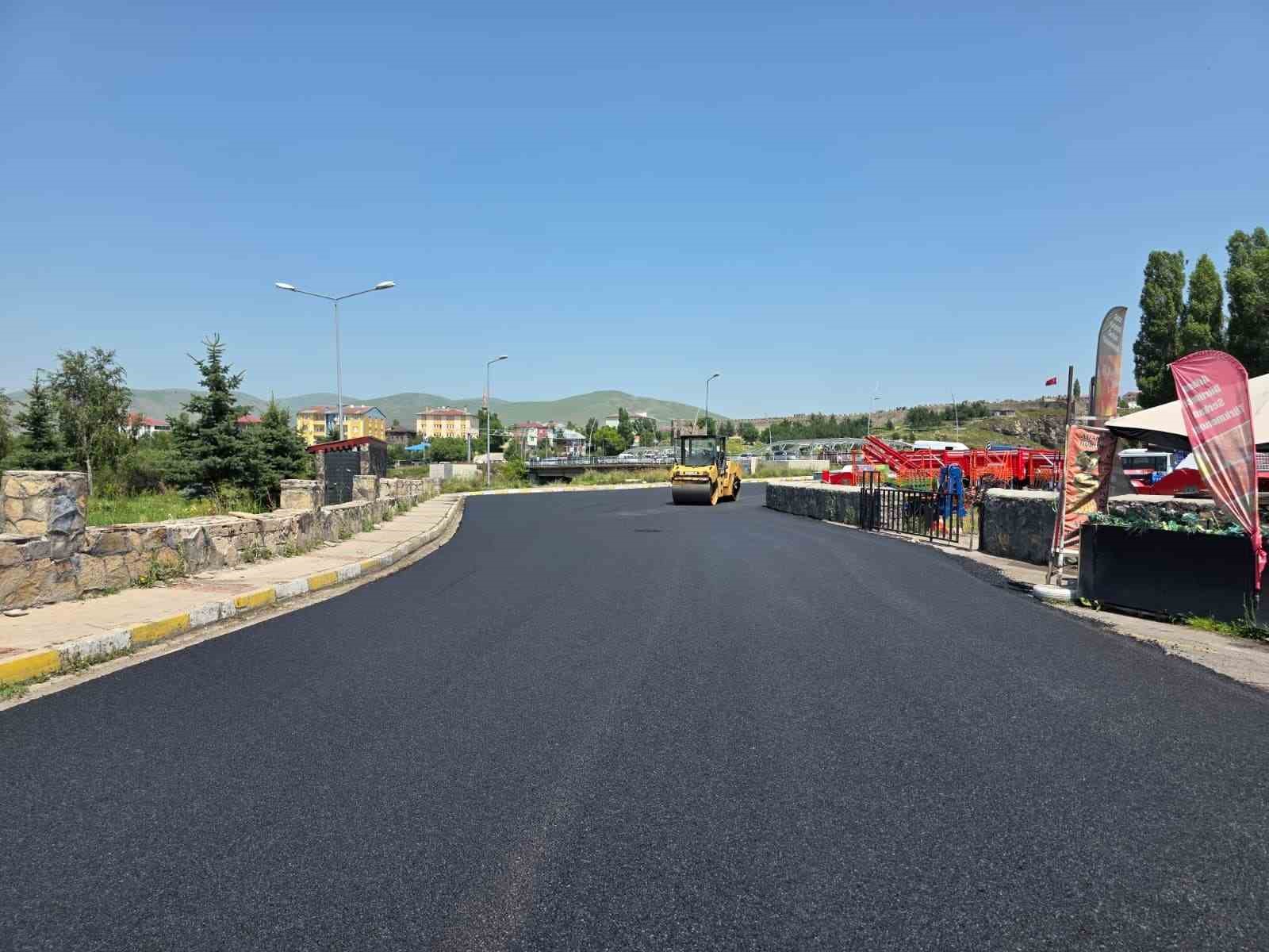 ardahan-da-kongre-caddesi-trafige-kapatildi