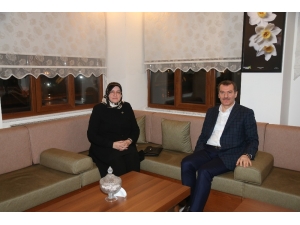 Ak Parti’nin Zeytinburnu Adayı Arısoy, Çöken Binanın Mağdurlarına Çözüm Sözü Verdi