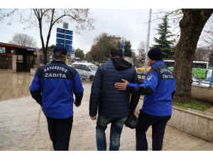 Soğuğa Maruz Kalan Evsiz Vatandaşlara Yardım Eli Uzanıyor