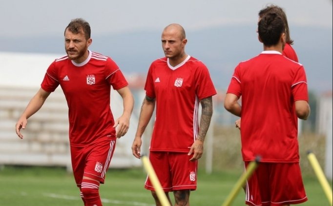 Sivasspor'da 3 Futbolcu Kamp Kadrosu Dışında Kaldı