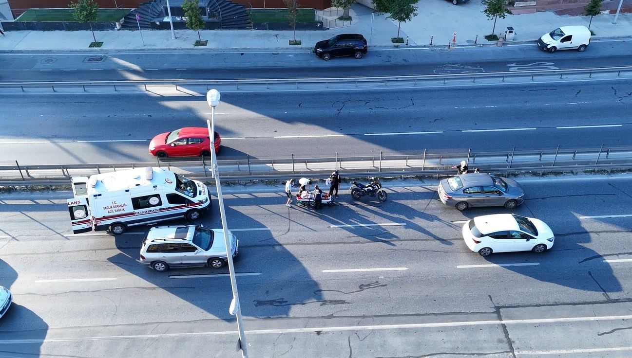 buyukcekmece-e-5-te-trafigi-kilitleyen-kaza