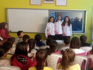 Dünya Şampiyonları Ortaokul Öğrencileriyle Buluştu