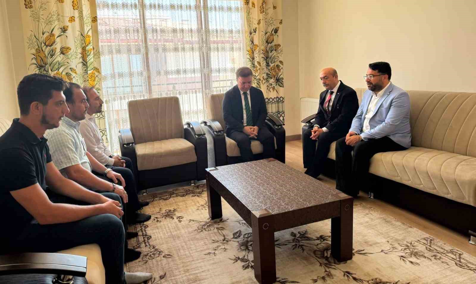 vali-aydogdu-dan-zengin-ailesine-taziye-ziyareti