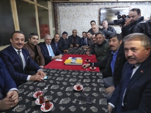 Tbmm Başkanı Yıldırım İzmir’de Kahvehaneyi Ziyaret Etti