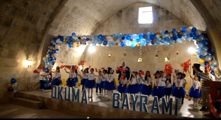 tercan-da-miniklerin-okuma-bayrami-coskusu