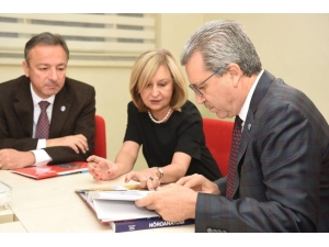 Beyin Atlaslı Nöroanatomi Kitabına Egeli İmzası