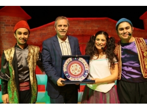 Kütahya’da ‘Alaaddin’in Sihirli Lambası’ Tiyatro Gösterisi