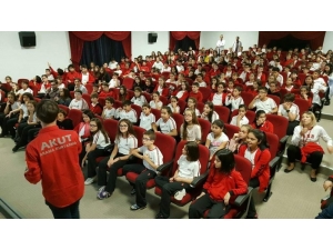 Akut 60 Binden Fazla Kişiye Seminer Verdi