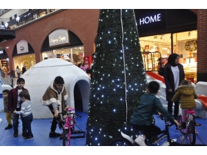 Forum Mersin’in ’Eskimo Kasabası’, Miniklerin Akınına Uğradı