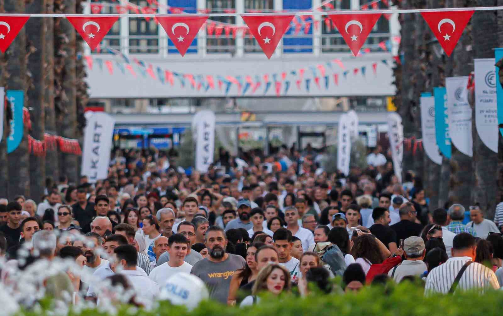 ief-de-eglence-ve-surprizler-bir-arada