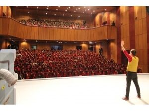 Pette Çocuk Tiyatrosuna Büyük İlgi