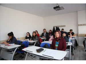 350 Genci Üniversiteye Hazırlıyor