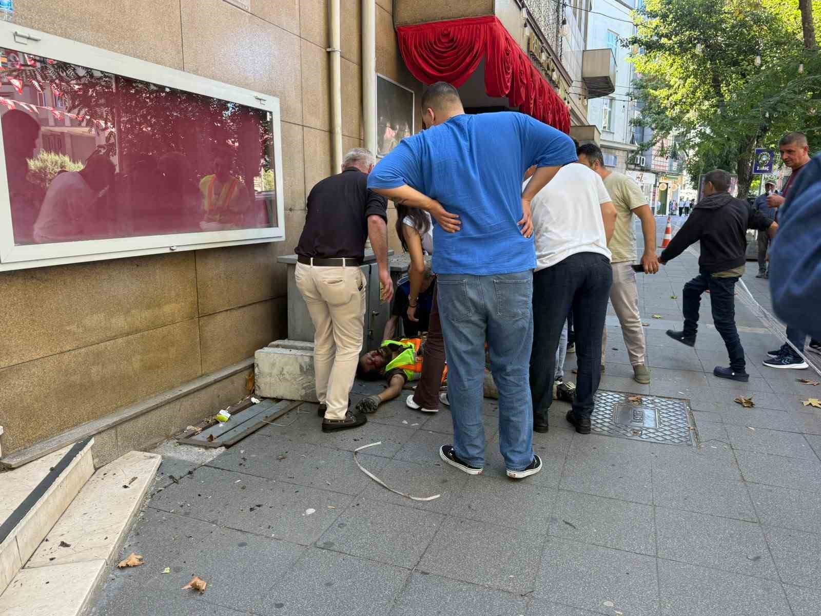 12-metre-yukseklikteki-catidan-dusen-isci-agir-yaralandi
