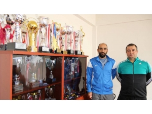 İnönü Üniversitesi 20 Branşta 33 Takım İle Mücadele Etti