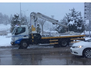 Karda Mahsur Kalan Vatandaşlara Zabıta Ekiplerinden Anında Müdahale