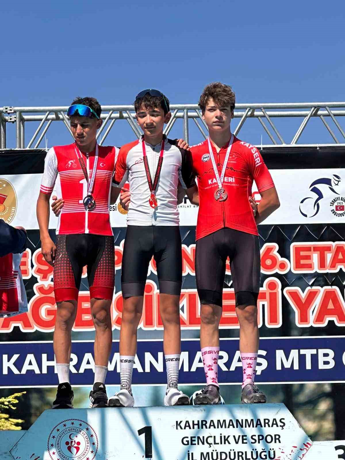kayserili-bisikletcilerden-cifte-basari
