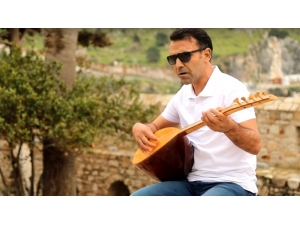 Gözlerini Kaybeden Gaziden Duygulandıran Türkü