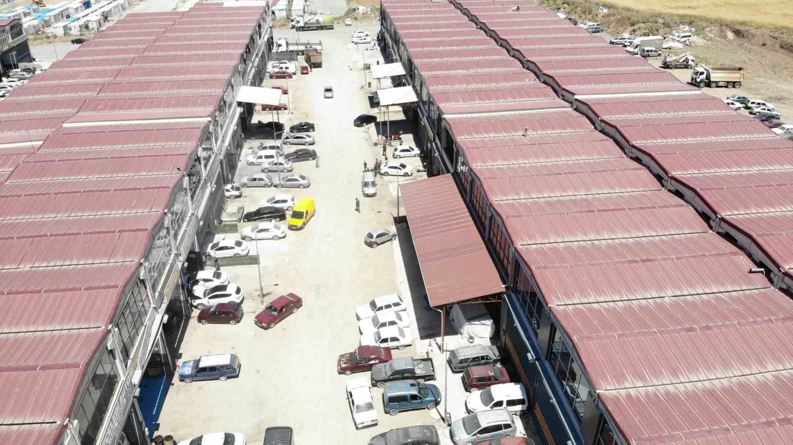 yazin-toz-kisin-camur-cilesi-esnafi-bezdirdi-burayi-belediyenin-yapmasi-gerekiyor