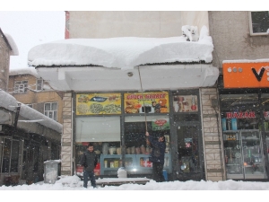 Bingöl’de Kar 1 Metreyi Aştı, 281 Köy Yolu Ulaşıma Kapandı