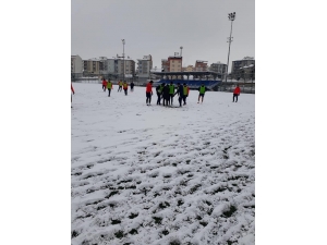 Yeşilyurt Belediyespor Karla Kaplı Zeminde Çalıştı