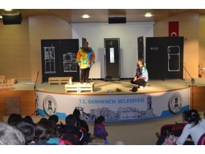 Germencik’te ‘Kiralık Sahne’ Oyununa Büyük İlgi