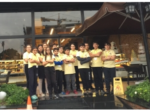 Öğrenciler Restoranda Gönüllü Çalıştı