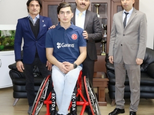 Gençlik Ve Spor İl Müdürü Demir’den Anlamlı Hediye
