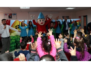 ’Kuklalar Dünyasından Mutlu Bir Eğlence’ Öğrencilerle Buluşuyor