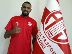 Antalyaspor’da 2 Futbolcu İle Yollar Ayrıldı