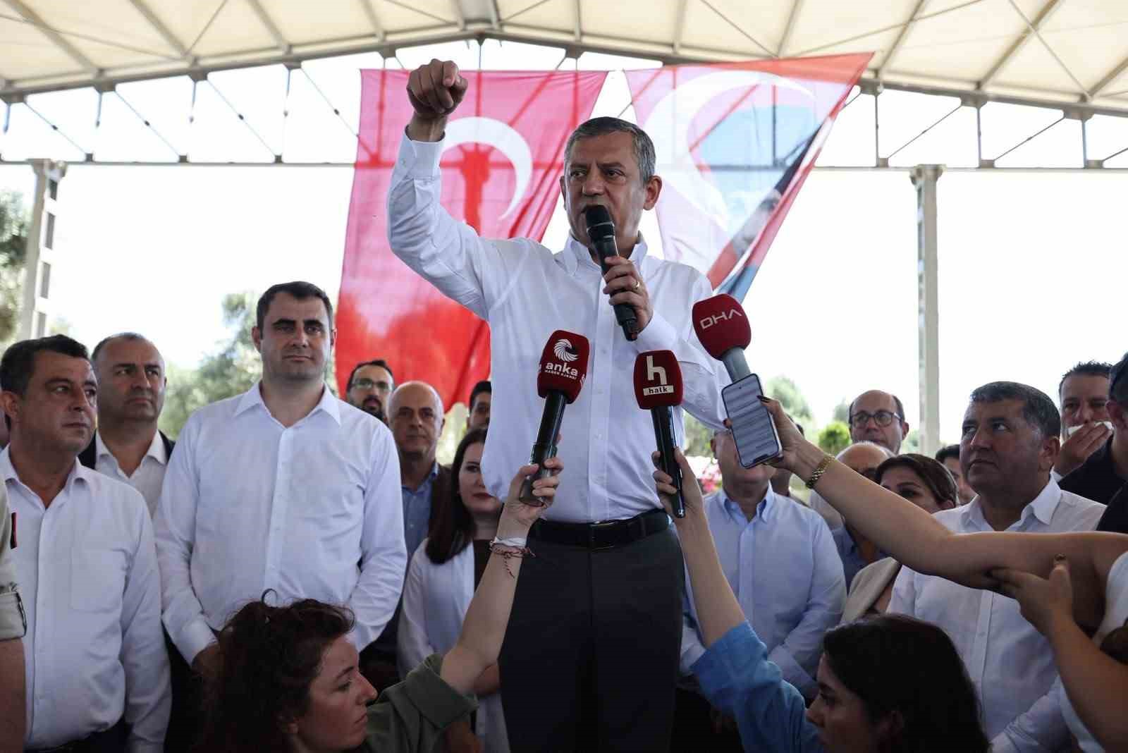 ozgur-ozel-bayindir-da-ureticilerle-bulustu