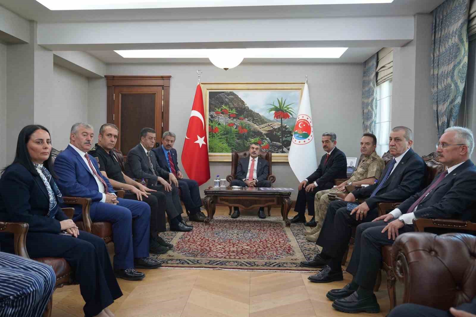 bakan-tekin-den-sirnak-valiligine-ziyaret
