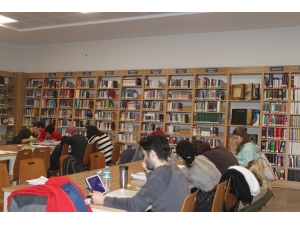 Öğrenciler Finallere Serdivan Fikir Ve Sanat Akademisinde Hazırlanıyor