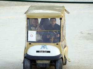 Galatasaray Ayak Tenisi Oynadı