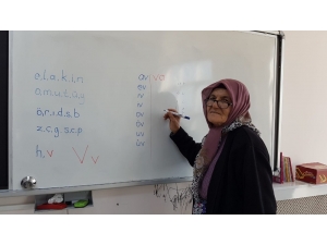 Melek Ninenin Okuma Yazma Azmi