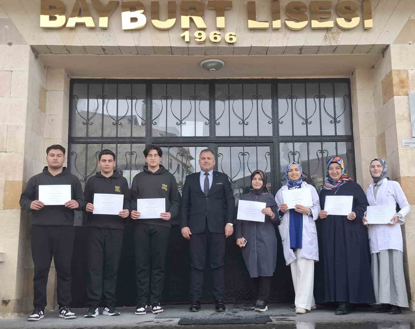 bayburt-lisesinin-erasmus-kafilesi-italya-dan-dondu