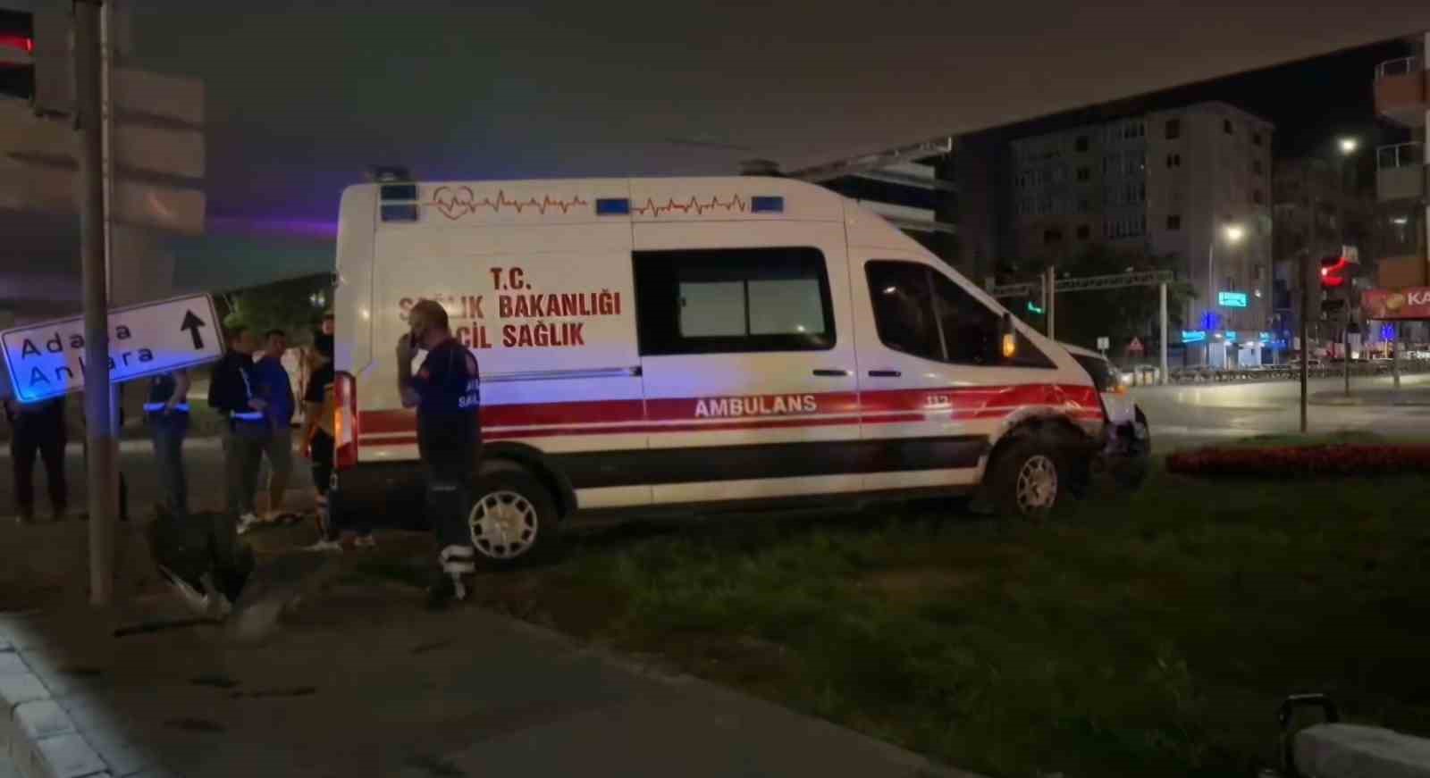 ambulans-ile-otomobil-carpisti-6-yarali